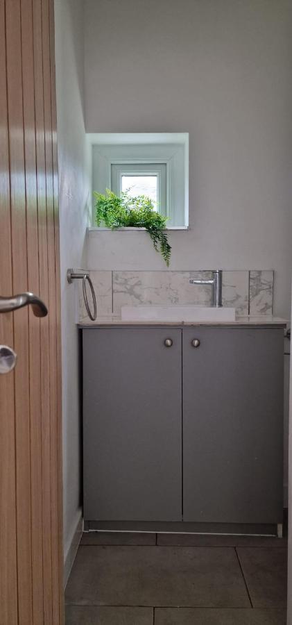Shm Stays Leicester. Newly Renovated!! 15 Min Drive From City Centre, University. 9 Min Drive To Leicester City Stadium, 5 Min Drive To M1 & M69. 2 Min Walk To Bus Stop. Exterior foto
