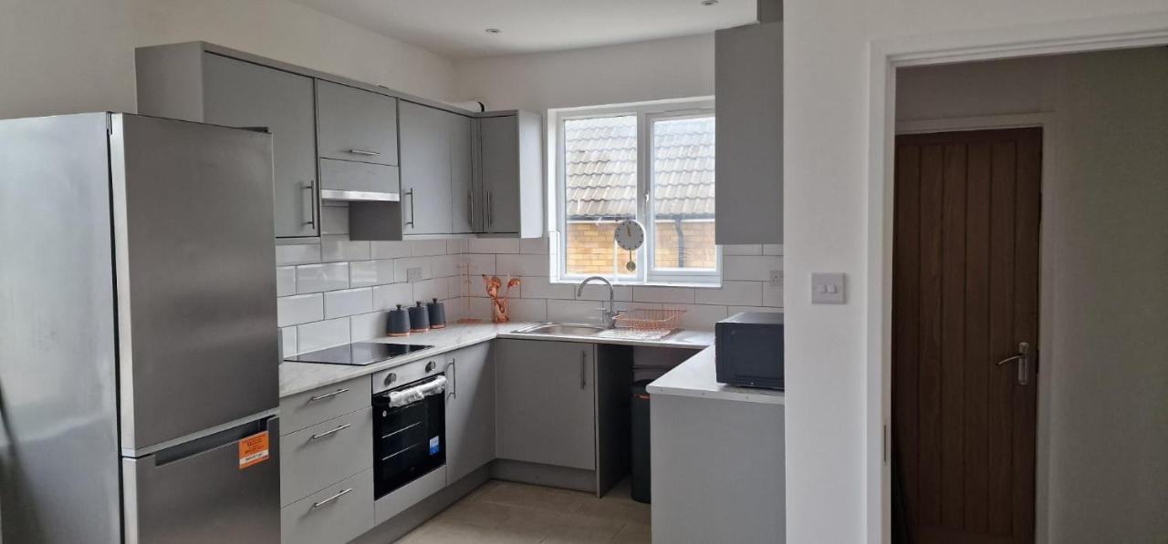 Shm Stays Leicester. Newly Renovated!! 15 Min Drive From City Centre, University. 9 Min Drive To Leicester City Stadium, 5 Min Drive To M1 & M69. 2 Min Walk To Bus Stop. Exterior foto